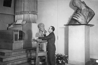 Imperium fryzjerskie Antoniego Cierplikowskiego: Jak syn szewca został pionierem damskich salonów piękności