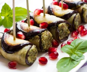 Roladki z bakłażana z pastą orzechową: przepyszna zdrowa przystawka 