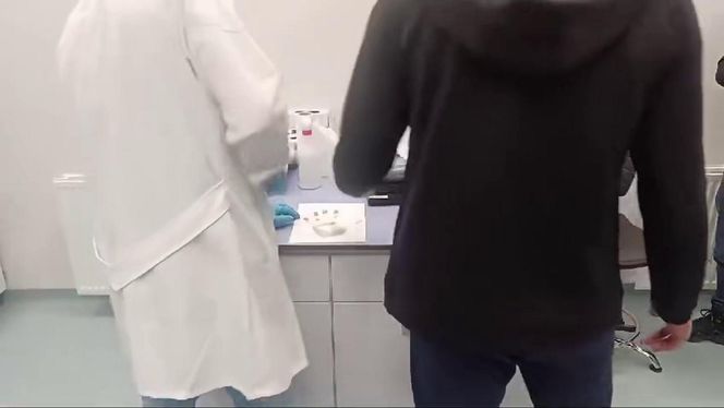 Wjechali autem do jubilera, a potem uciekli z łupem! Jest nagranie z napadu