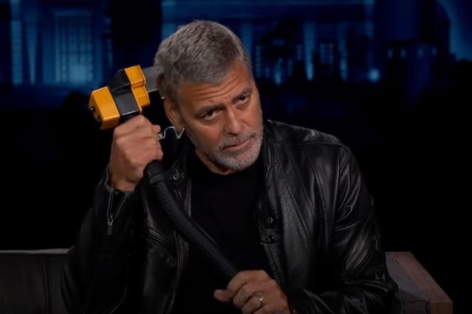 George Clooney tnie włosy z Flowbee