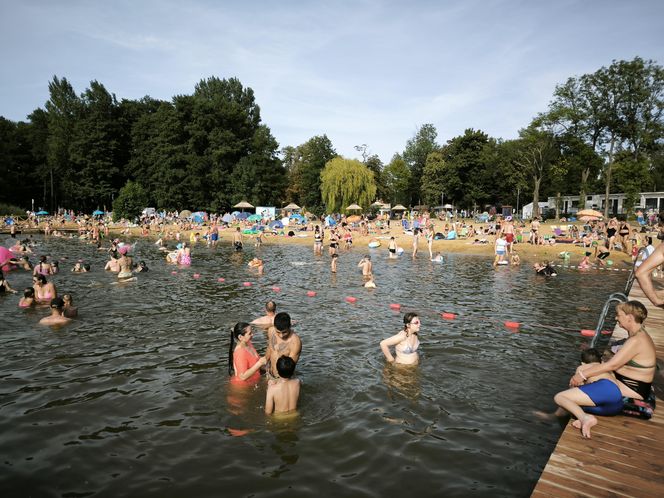 Długi sierpniowy weekend na plaży w Osiecznej