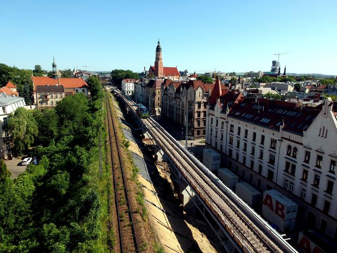 Kraków: Pierwsza lokomotywa przejechała po nowych estakadach kolejowych na Grzegórzkach