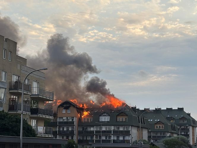 Pożar bloku mieszkalnego w Ząbkach 