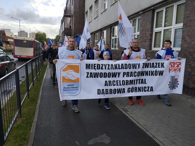 Hutnicy i koksownicy wyszli na ulice w Dąbrowie Górniczej. Apel do rządu o ratunek dla branży i tysięcy miejsc pracy