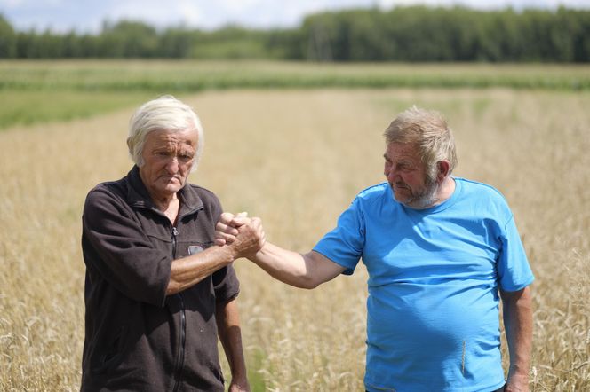 Gienek i Sławek zwany Jastrzębiem - bohaterowie serialu Rolnicy. Podlasie