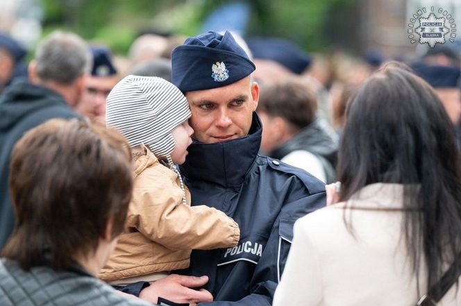 Policjantki i policjanci złożyli ślubowanie. 126 funkcjonariuszy zasiliło śląski garnizon