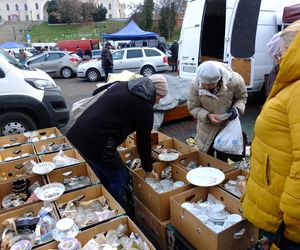 Targowanie idzie na całego. Zobacz, co można kupić na Lubelskiej Giełdzie Staroci