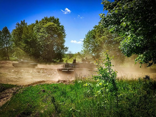 Czołgi K2 podczas ćwiczeń w 9BBKPanc