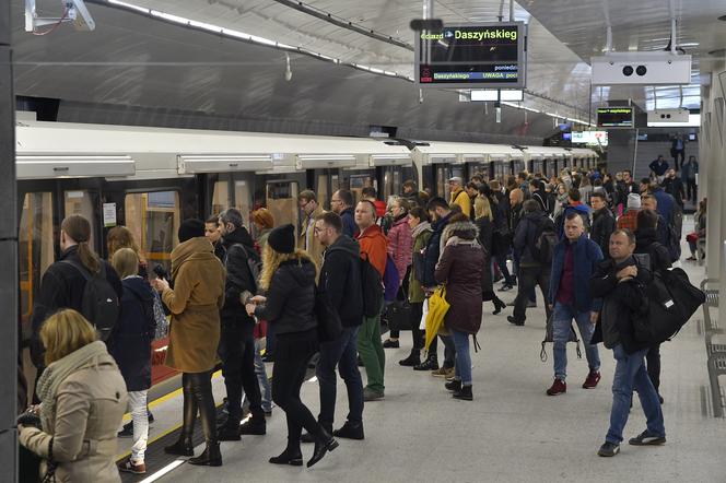 Awaria w metrze. Nie jeżdżą pociągi od stacji Stokłosy do stacji Politechnika