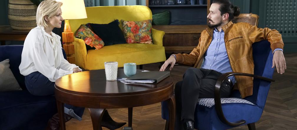 Barwy szczęścia odc. 2057. Bożena (Marieta Żukowska), agent Miron (Mateusz Wądrzyk)