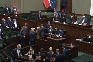 Dzika awantura w Sejmie! Nitras wrzeszczał na Kaczyńskiego. Wybroniła go kobieta? [WIDEO]