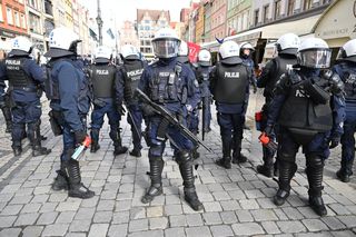 Kibice Chelsea i Real Betis zdewastowali rynek we Wrocławiu
