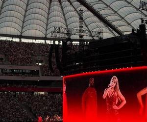 Taylor Swift zabłysnęła na koncercie w Warszawie. Przebierała się 9 razy, od cekinów można było dostać oczopląsu!