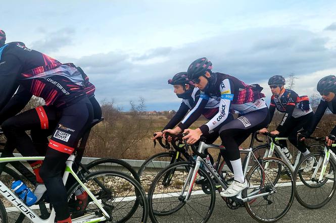 Ekipa Boras Lewart Team Lubartów na trasie jednego z wyścigów 