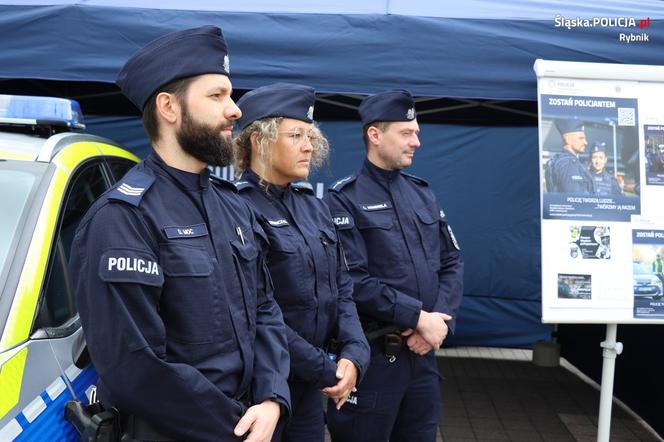 W Rybniku na rynku odbyło się ślubowanie klas mundurowych [ZDJĘCIA]