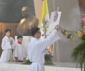 Warszawa żegna papieża Franciszka. Poruszające wpisy w Archikatedrze 