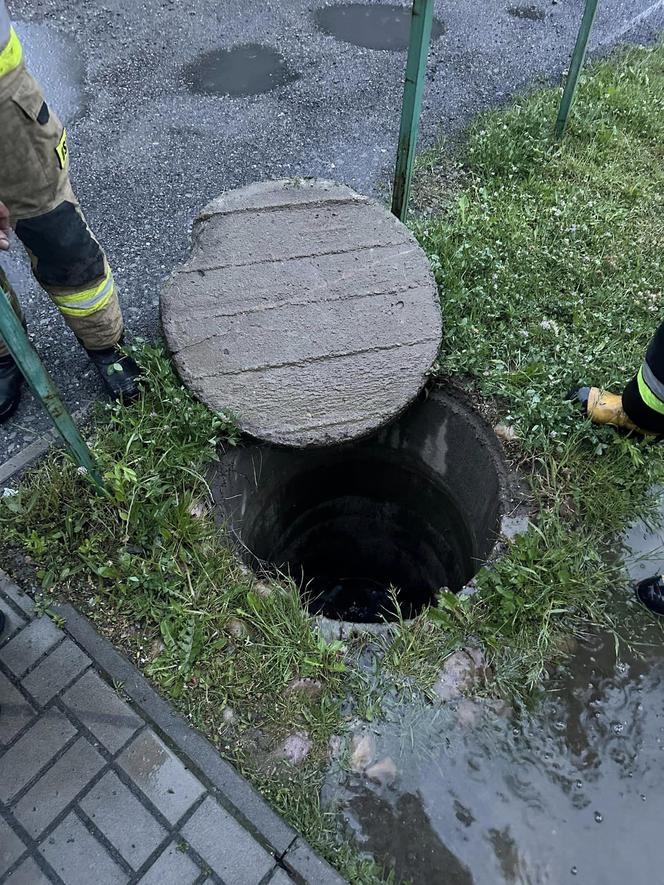 Potężna ulewa zamieniła drogi w rwące potoki. Oberwanie chmury nad Tarnowem