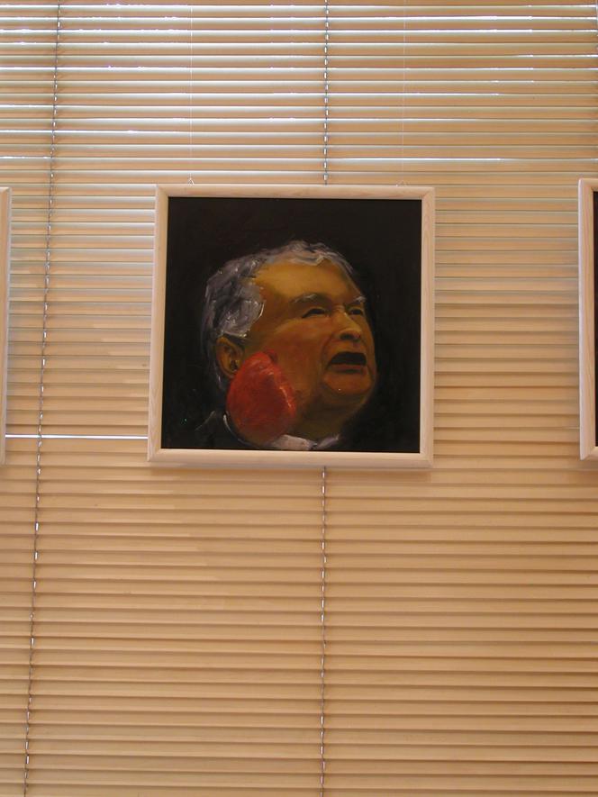 11. Portrety prezesa PiS na wystawie "35 twarzy Jarosława Kaczyńskiego"