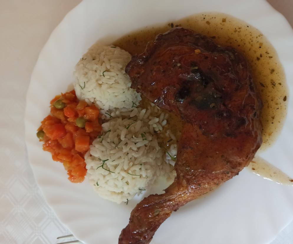 Posiłki w sanatorium. Tym nas karmią na śniadanie, obiad i kolację