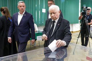 Jarosław Kaczyński podszedł do mikrofonu po wynikach exit poll! Jestem głęboko przekonany, że tak nie będzie