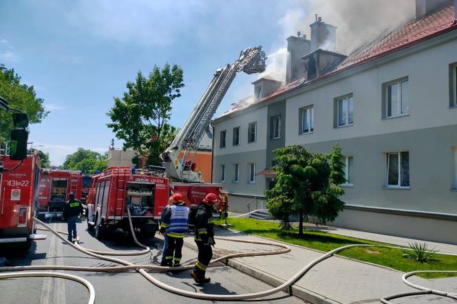 Płonie poddasze dwupiętrowej kamienicy w Radymnie. Ewakuowano 20 osób!