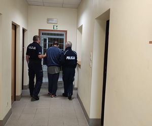 Myślał, że dotarł do Paryża, a trafił do policyjnej celi. Afgańczyk szedł ekspresówką w okolicy Wieruszowa