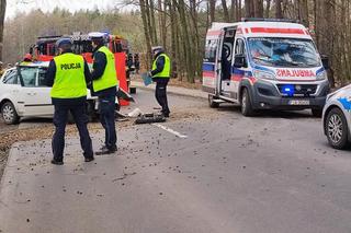 Tragiczny wypadek pod Jarocinem! Nie żyje 29-letni kierowca, a jego żona trafił do szpitala [ZDJĘCIA]