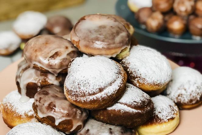 Domowe pączki, jak u mamy: : przepis Szymona Czerwińskiego [Czerwiński w 7 minut]