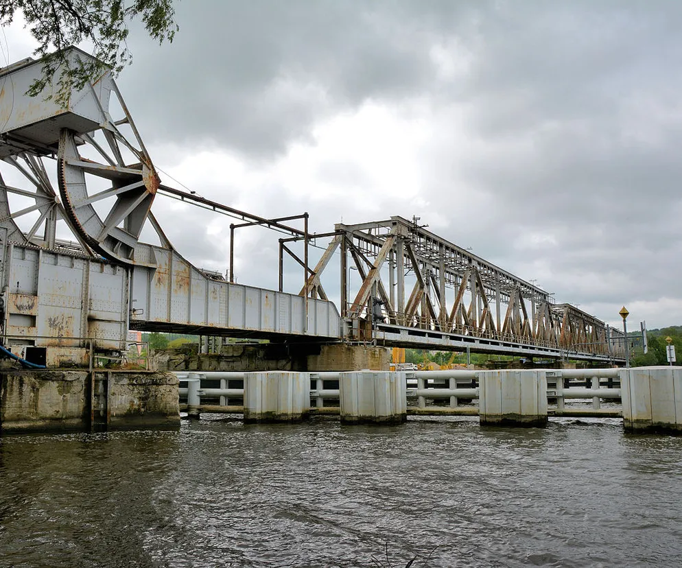 Ostatni działający kolejowy most zwodzony idzie do rozbiórki