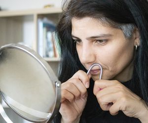 Hirsutyzm - leczenie. Jak się pozbyć nadmiaru włosów u kobiet?