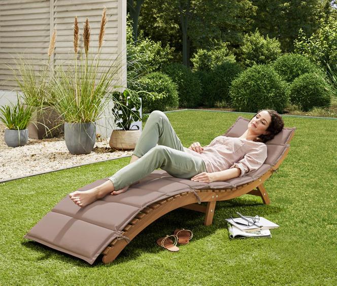 Wybieramy leżaki drewniane. Jak odnowić stary leżak drewniany?