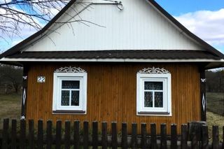 Magiczne drewniane domy z okiennicami na Podlasiu