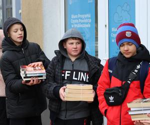 Przeprowadzka biblioteki to koszmar? Nie w Hrubieszowie. Pomogły setki osób