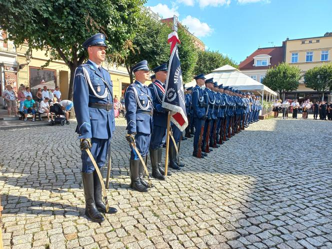 Policjanci świętowali na Rynku w Lesznie. Był uroczysty apel i piknik