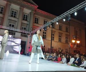 RADOM FASHION SHOW