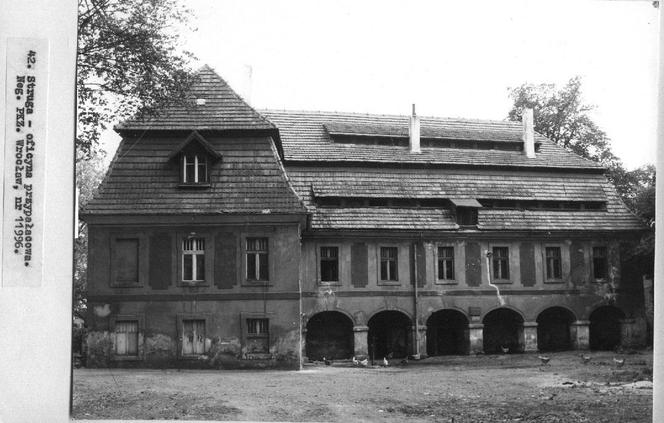 Pałac w Strudze – widok oficyny w 1974 r.