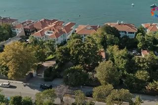 Chcesz zamieszkać jak bohater Złotego chłopaka”? Willa z serialu jest na sprzedaż