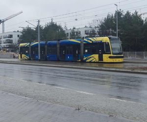 Ktoś zerwał sieć trakcyjną w Toruniu. Poważne utrudnienia