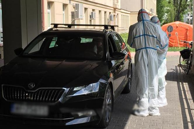 Poznań: Gdzie zrobić test na koronawirusa? Są aż trzy nowe punkty drive thru! [SZCZEGÓŁY]