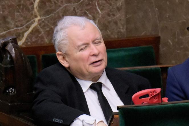 Jarosław Kaczyński grymas twarzy