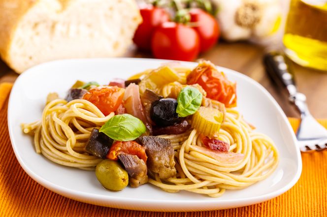 Makaron nie tylko dla wegetarian. Gotowy w niecałe 20 minut
