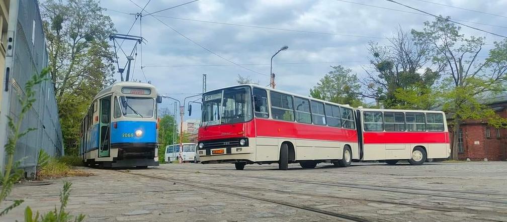 Nocna przejażdżka zabytkowymi autobusami. Klub Sympatyków Transportu Miejskiego zaprasza