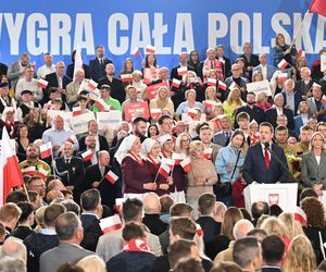 Trzaskowski cały w emocjach! Co za przemówienie! Tłum oszalał