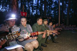 Prezydent Andrzej Duda na harcerskim ognisku