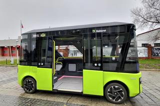 Bus bez kierowcy wozi ludzi