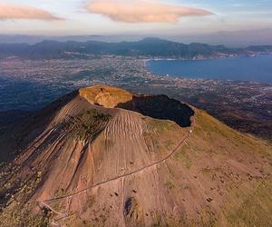 Wezuwiusz - zwiedzanie wulkanu w Neapolu. Bilety 2023 i jak dojechać