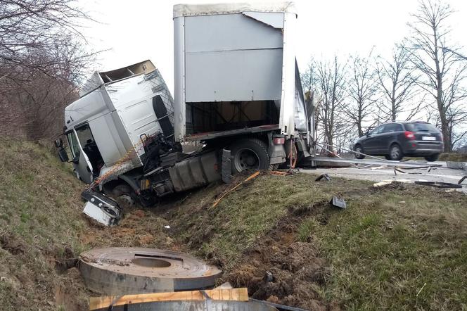 GROZA w powiecie lipnowskim. Pijany kierowca tira zablokował pas na 8 godzin!