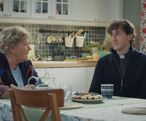 M jak miłość, odcinek 1851: ksiądz Grzegorz (Paweł Janyst), Barbara (Teresa Lipowska)