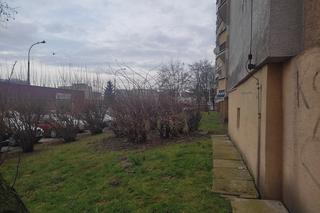 Kraków. Seniorka wypadła z okna na trzecim piętrze bloku. Zginęła na miejscu