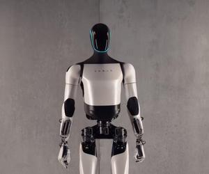 Humanoidalny robot Optimus Gen 2 od Tesli wygląda jak mordercza maszyna z pewnego filmu. Przypadek? [WIDEO, ZDJĘCIE]
